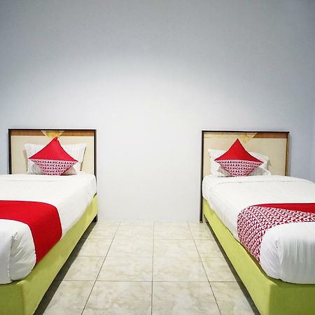 Super Oyo 754 Nur Aziziah Guest House Syariah Balikpapan  Exteriör bild