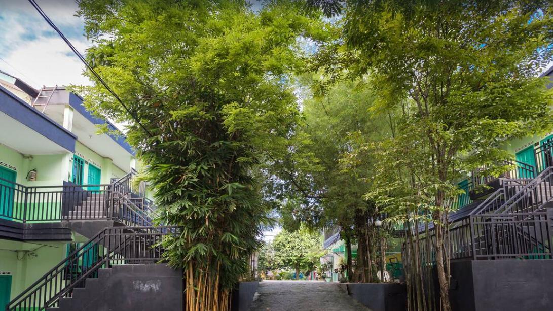 Super Oyo 754 Nur Aziziah Guest House Syariah Balikpapan  Exteriör bild