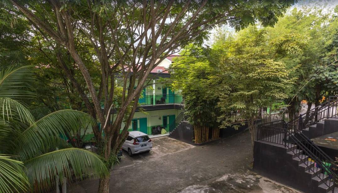 Super Oyo 754 Nur Aziziah Guest House Syariah Balikpapan  Exteriör bild