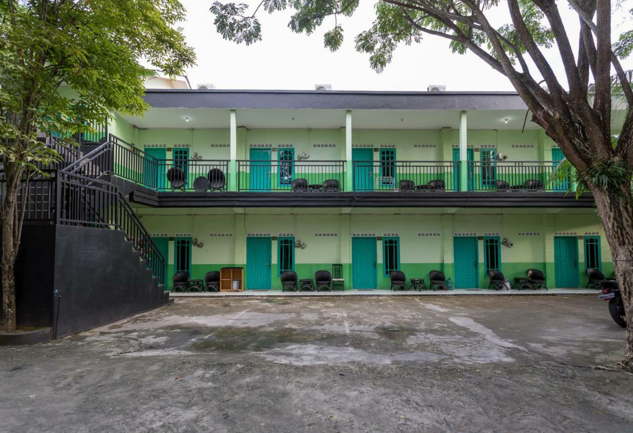 Super Oyo 754 Nur Aziziah Guest House Syariah Balikpapan  Exteriör bild