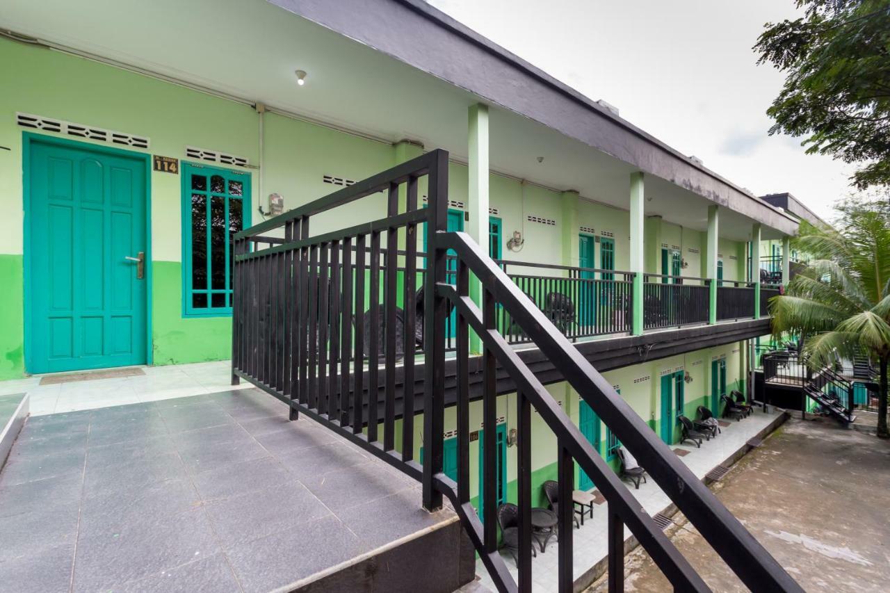 Super Oyo 754 Nur Aziziah Guest House Syariah Balikpapan  Exteriör bild