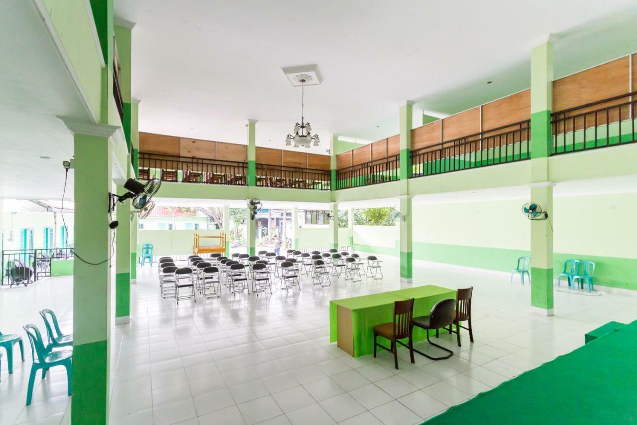 Super Oyo 754 Nur Aziziah Guest House Syariah Balikpapan  Exteriör bild