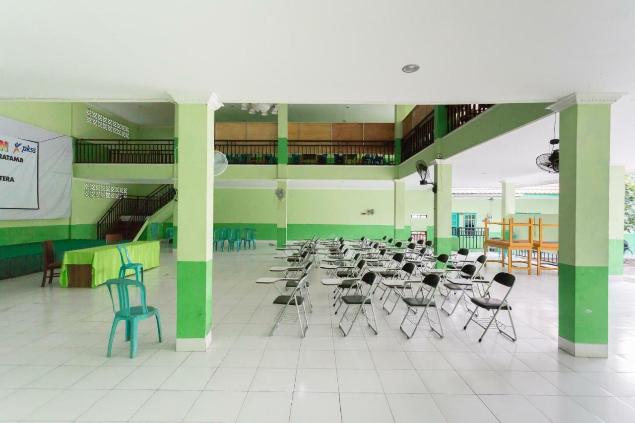 Super Oyo 754 Nur Aziziah Guest House Syariah Balikpapan  Exteriör bild