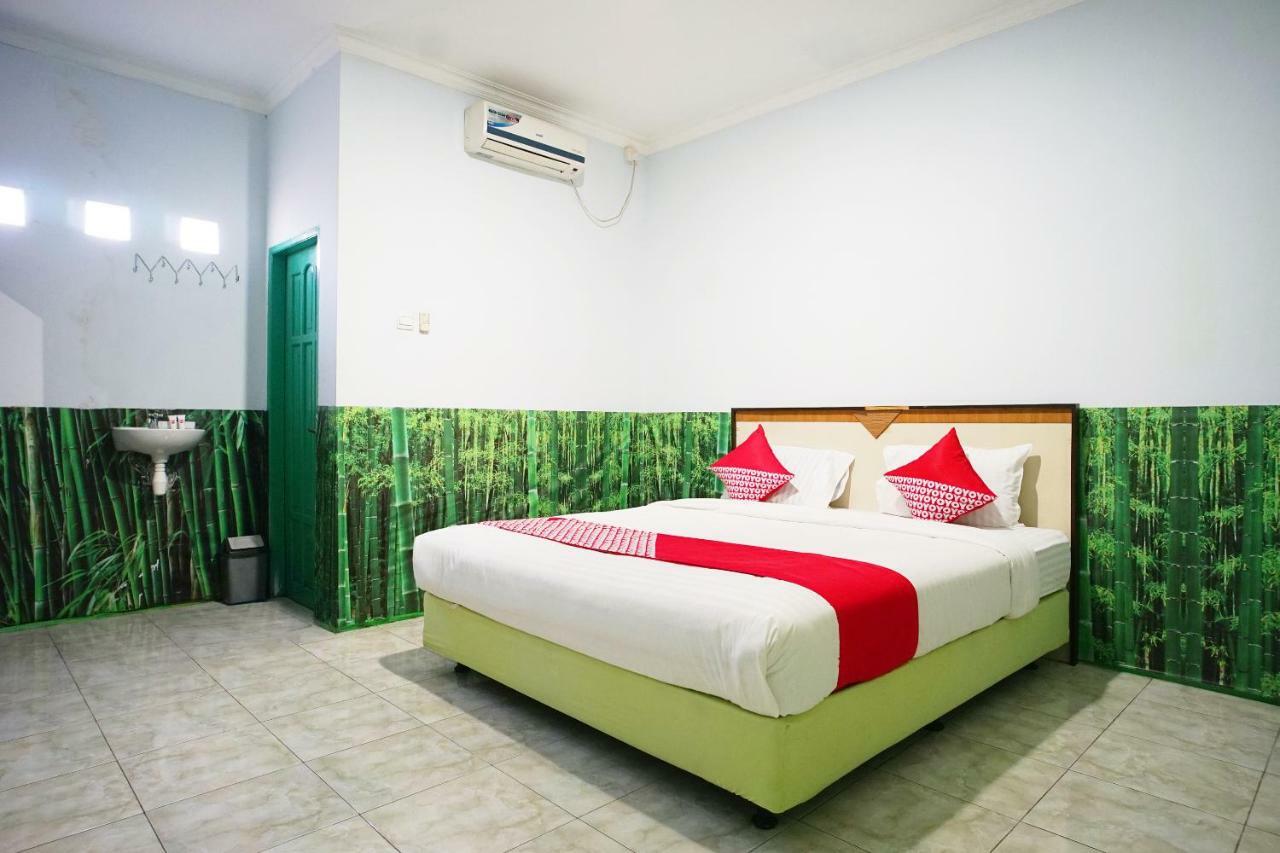 Super Oyo 754 Nur Aziziah Guest House Syariah Balikpapan  Exteriör bild