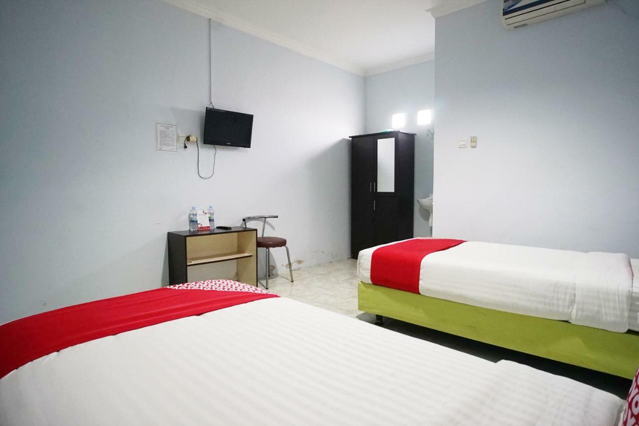 Super Oyo 754 Nur Aziziah Guest House Syariah Balikpapan  Exteriör bild